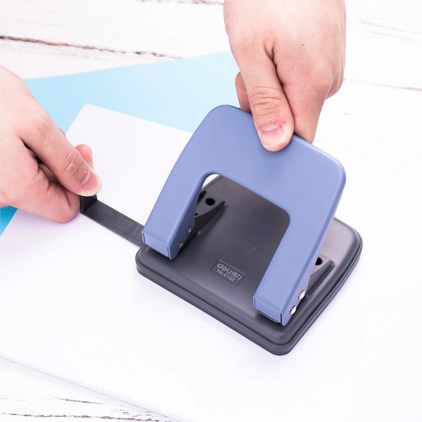 得力6mm可打20页两孔打孔器打孔机(带标尺) 中号混色0102